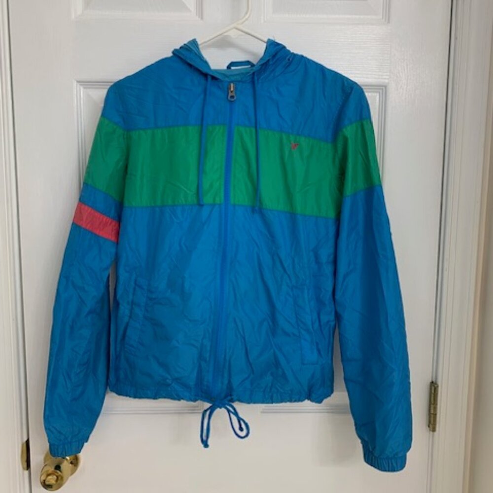 American Eagle light weight women’s hooded jacket. Size Medium